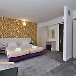 Aqua - Guest & Hotel