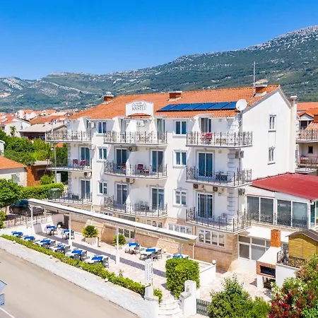 Aqua - Guest & Hotel Kaštela