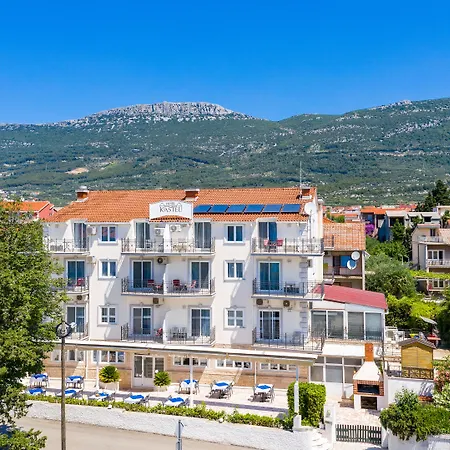 Aqua - Guest & Hotel 3*