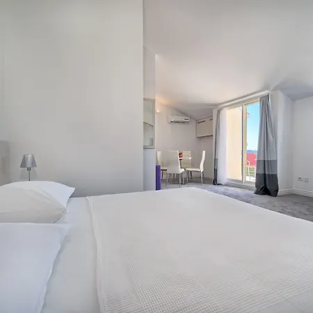 Aqua - Guest & 3* Kaštela