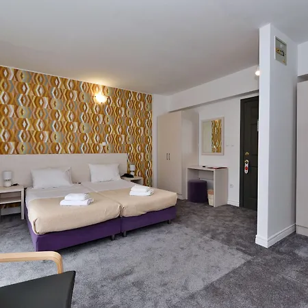 Aqua - Guest & Hotel