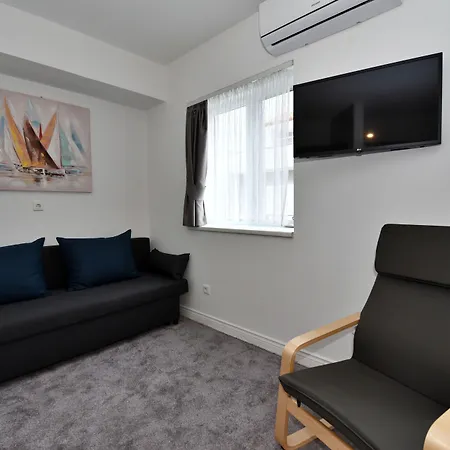 Aqua - Guest & 3* Kaštela