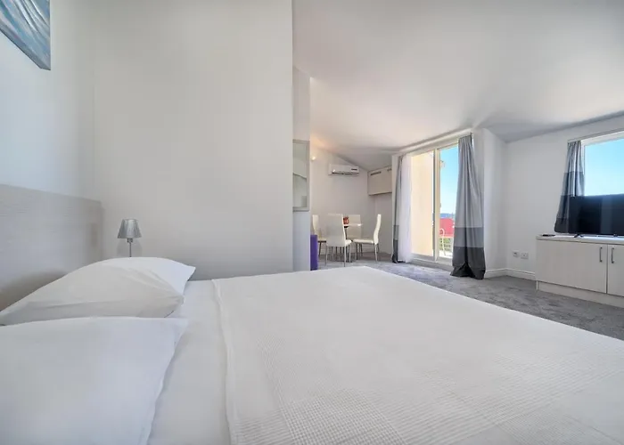 Hotel Aqua - Guest &